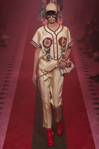 Look 63